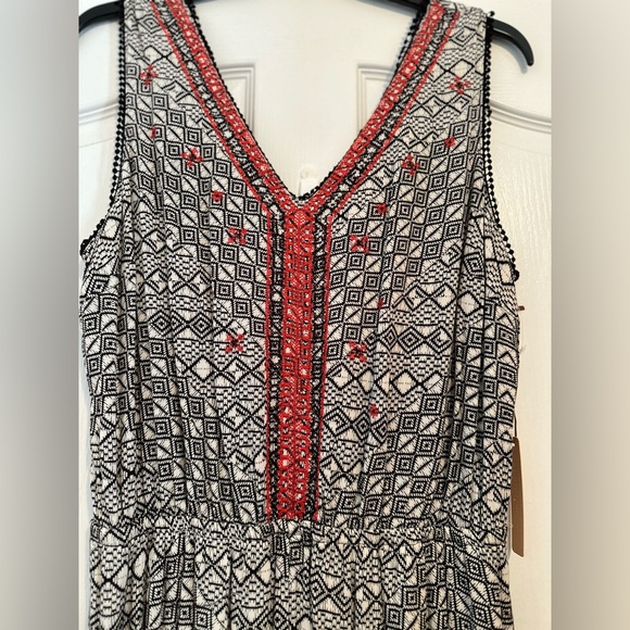 Black and white jumpsuit with red trim around the v neck - Picture 4 of 5